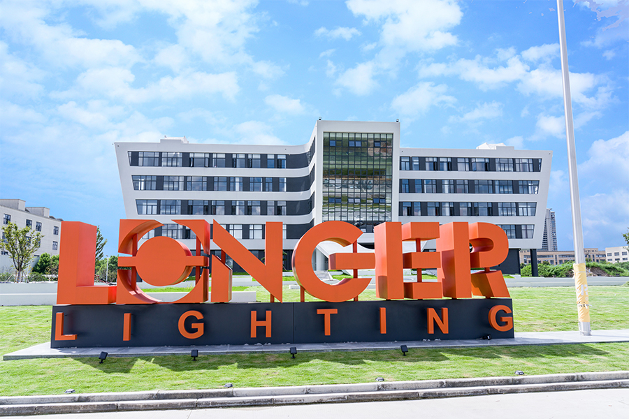 Taobh amuigh sa mhonarcha