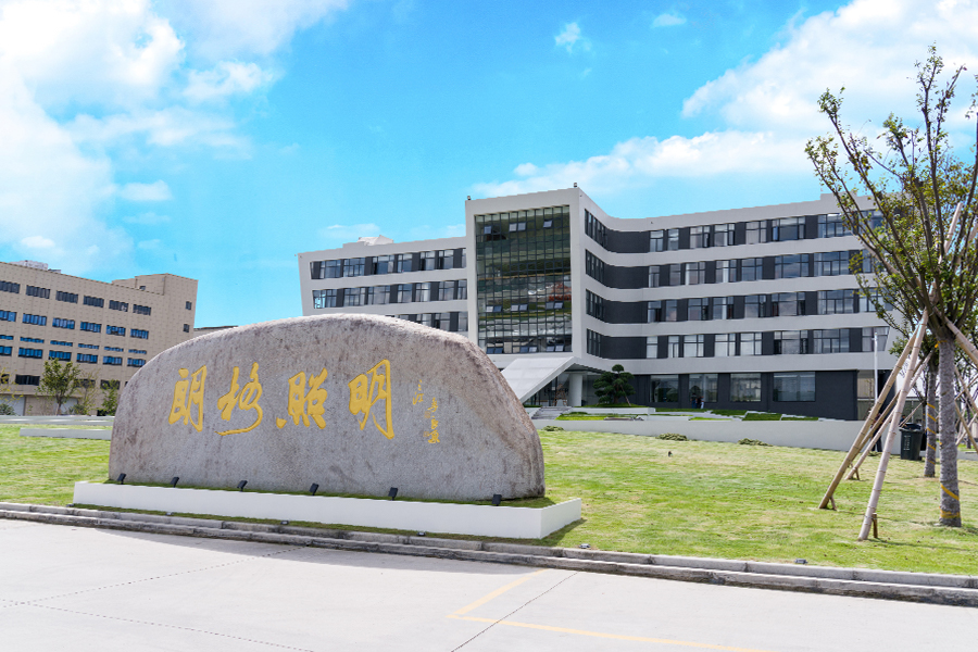 Taobh amuigh sa mhonarcha