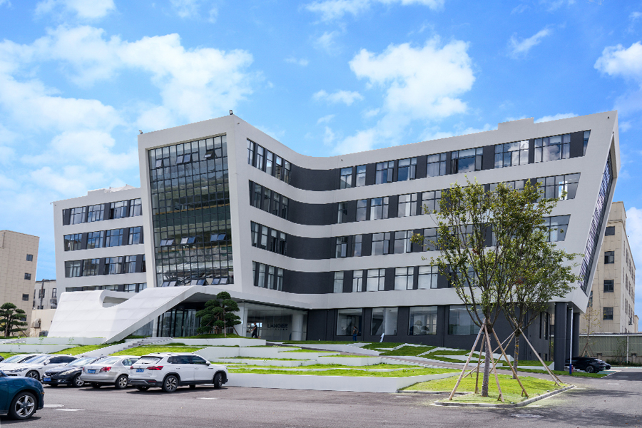 Taobh amuigh sa mhonarcha